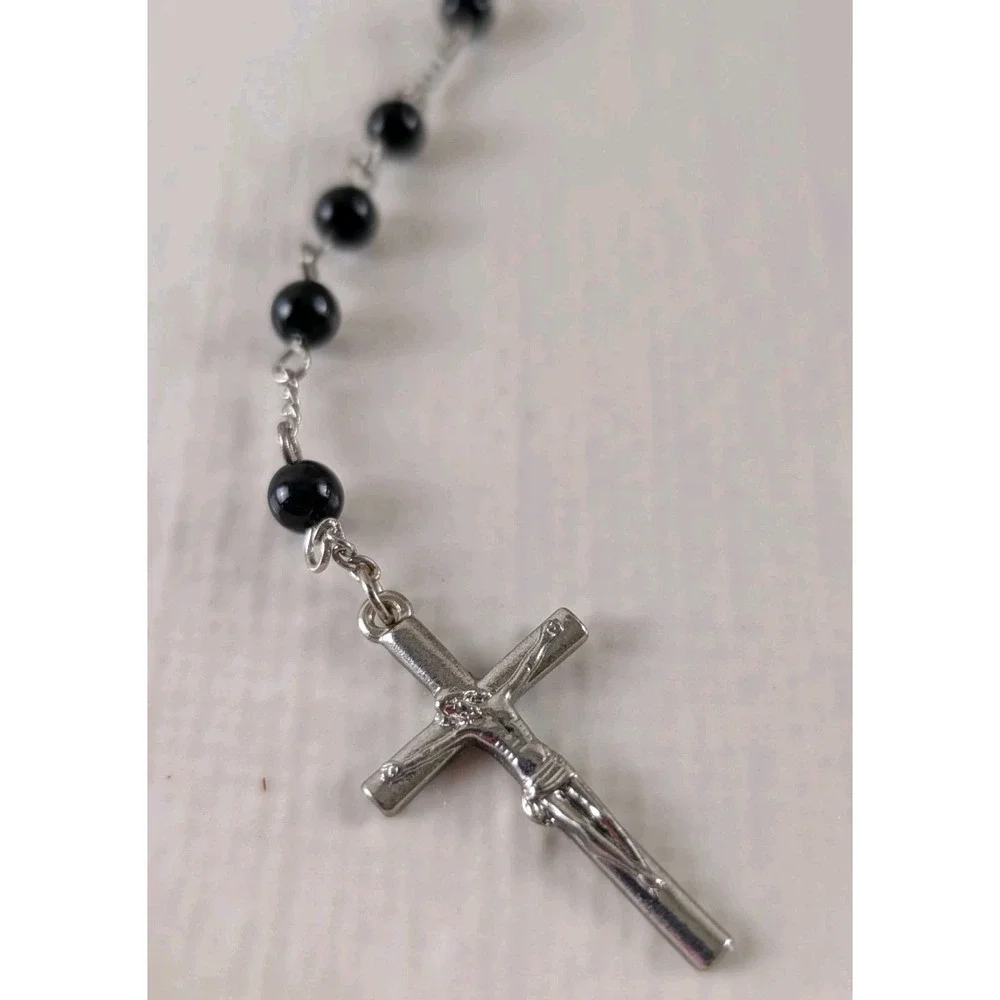 Vintage‎ Style Black Rosary Necklace Silver Tone Crucifix Catholic Devotional